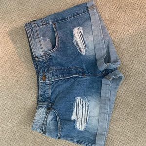 Cuffed denim med wash shorts